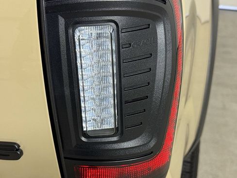 Used 2020 Toyota Tacoma TRD Off-Road AWD/4WD image 31