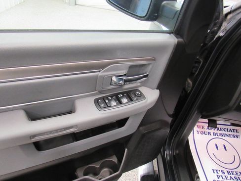 Used 2019 RAM 1500 Classic SLT AWD/4WD image 38