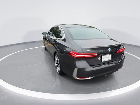 Used 2026 BMW i5 eDrive40 w/ Premium Package AWD/4WD image 6