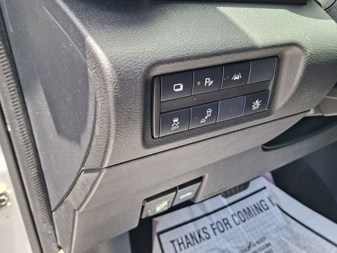 Used 2020 Nissan Kicks S FWD image 10