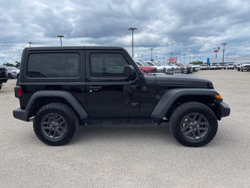 Used 2024 Jeep Wrangler Sport AWD/4WD image 3
