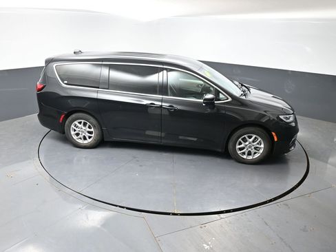 Used 2023 Chrysler Pacifica Touring-L FWD image 44