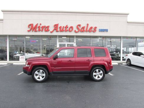 Used 2014 Jeep Patriot Latitude FWD image 3