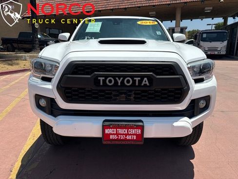 Used 2018 Toyota Tacoma TRD Sport w/ Technology Package image 3