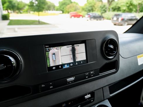 Used 2022 Mercedes-Benz Sprinter 2500 image 48