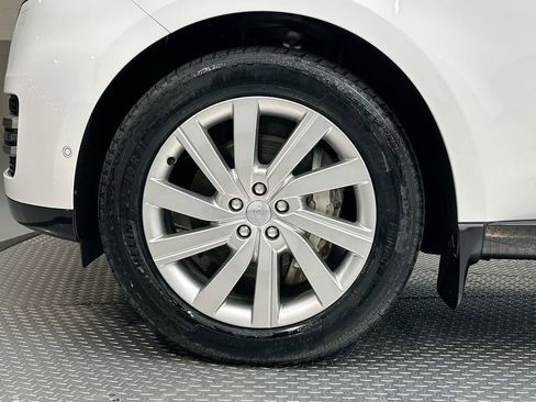 Certified 2023 Land Rover Range Rover SE image 13