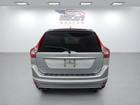 Used 2017 Volvo XC60 T6 R-Design w/ Climate Package image 5