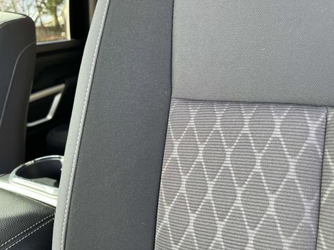 Used 2024 Nissan Titan SV w/ SV Convenience Package image 14