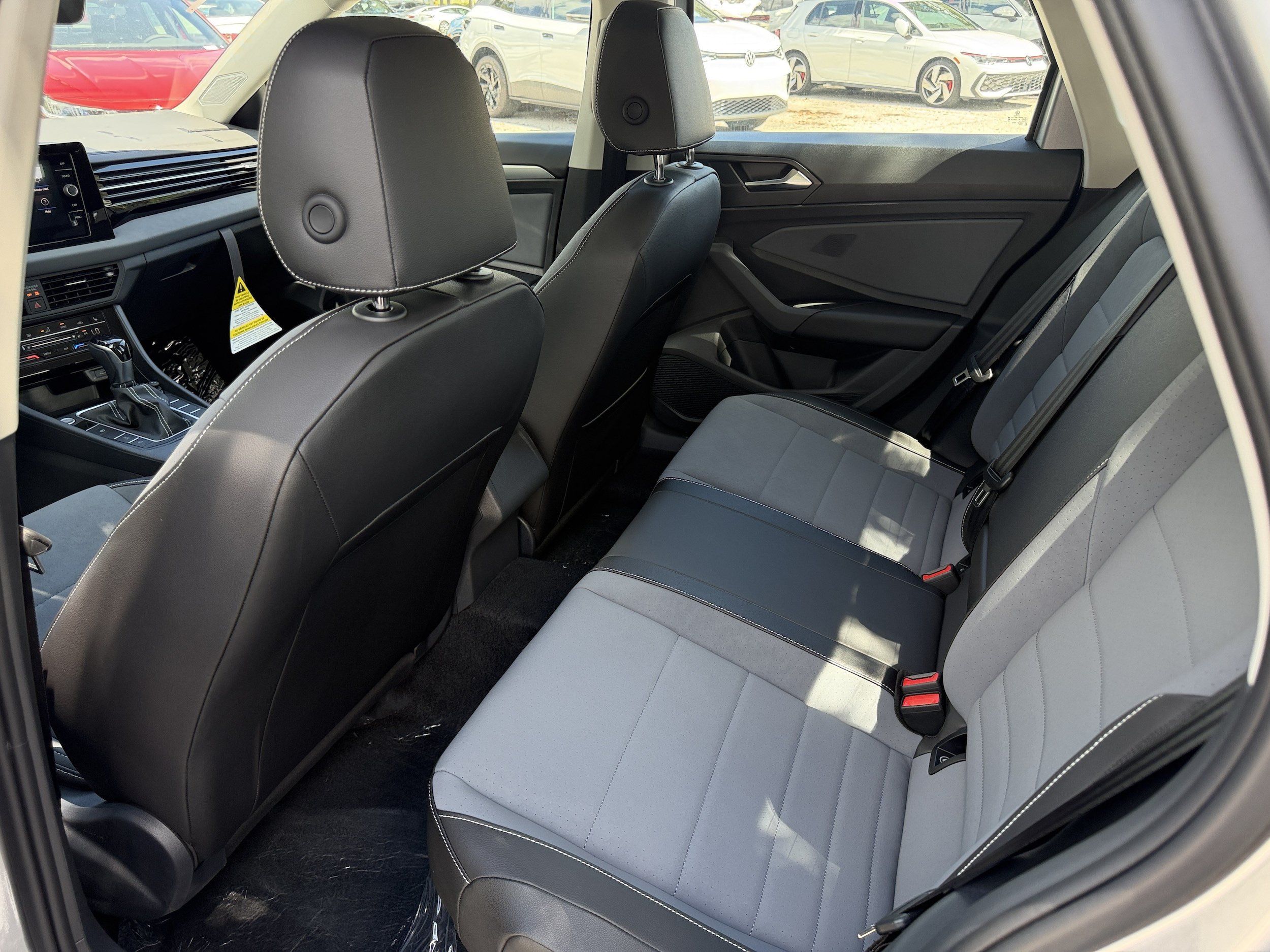 New 2027 Volkswagen Jetta SE FWD image 17