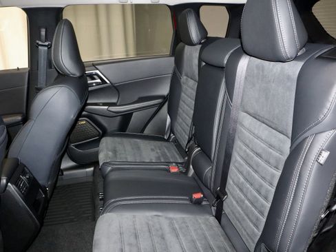 New 2026 Mitsubishi Outlander SE image 16