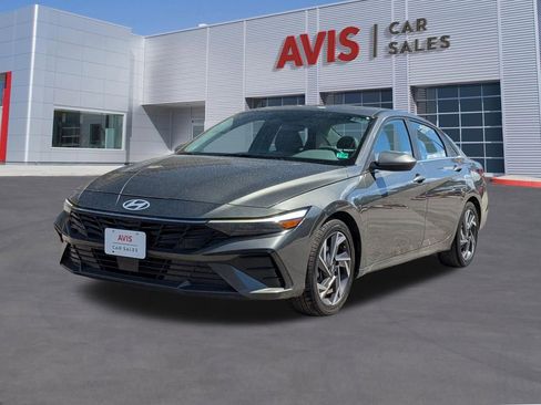 Used 2025 Hyundai Elantra SEL FWD image 1