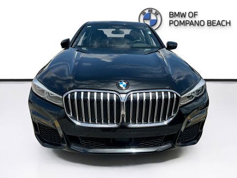 Used 2020 BMW 750i xDrive w/ Executive Package image 2
