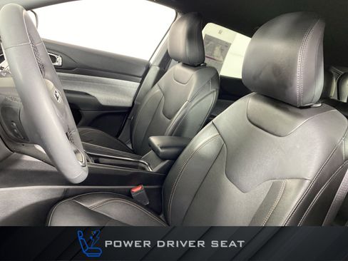 Used 2023 Jeep Compass Latitude AWD/4WD image 17