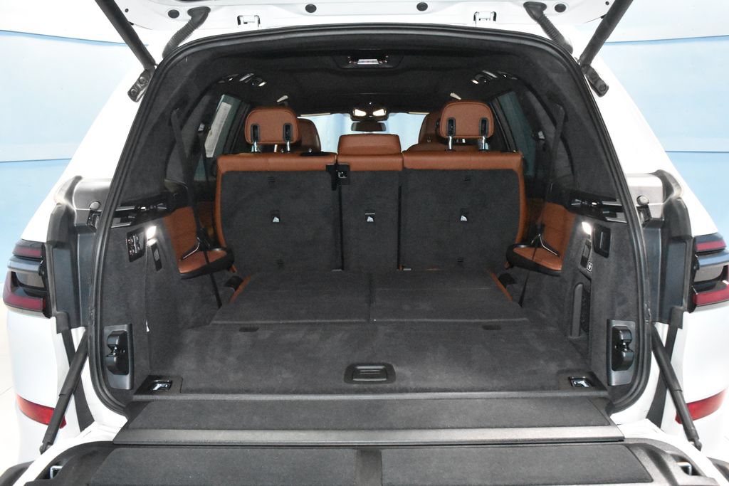 Used 2025 BMW X7 M60i AWD/4WD image 31