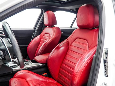 Used 2023 Alfa Romeo Giulia Veloce RWD image 37