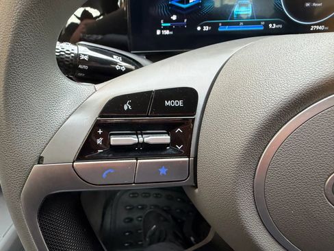 Used 2024 Hyundai Elantra SEL image 13