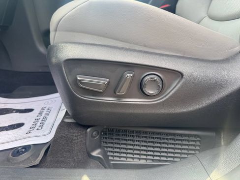 Used 2025 Toyota Sienna XLE AWD/4WD image 13