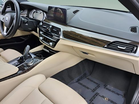 Used 2018 BMW 530e image 14