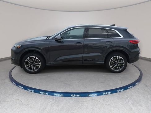 Used 2025 Audi Q5 Premium w/ Convenience Package AWD/4WD image 9