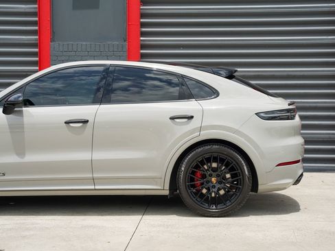 Used 2023 Porsche Cayenne GTS AWD/4WD image 10