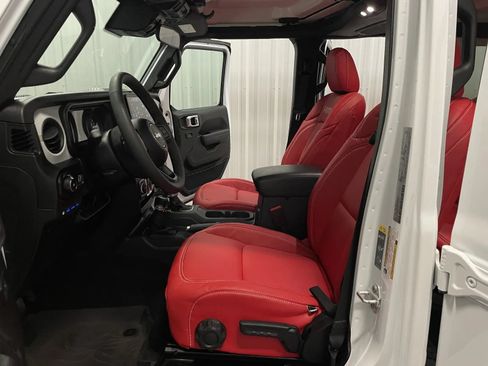 Used 2024 Jeep Wrangler Unlimited w/ Convenience Group AWD/4WD image 36