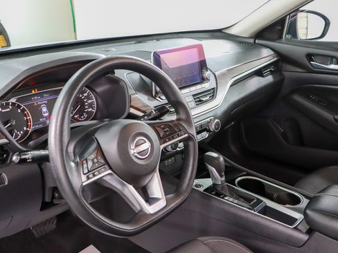 Used 2024 Nissan Altima 2.5 SV FWD image 22