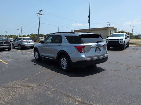 Certified 2022 Ford Explorer XLT RWD image 5