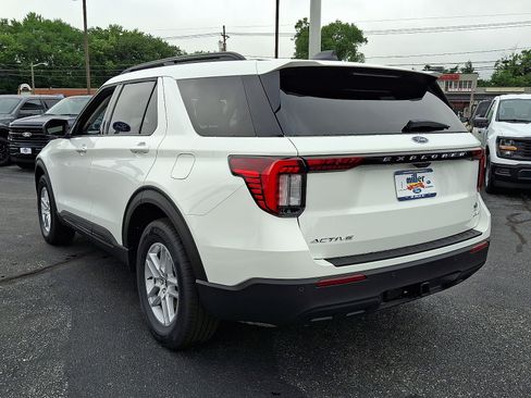 New 2026 Ford Explorer Active AWD/4WD image 3