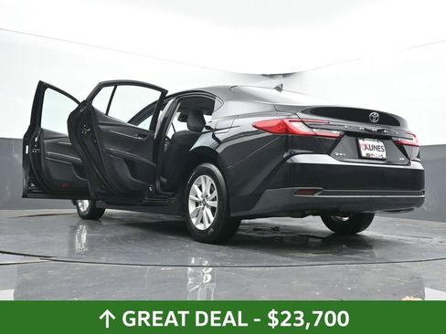Used 2025 Toyota Camry LE image 71