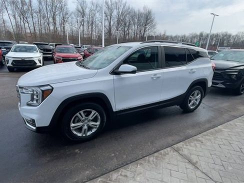 Certified 2024 GMC Terrain SLE w/ Driver Convenience Package image 4