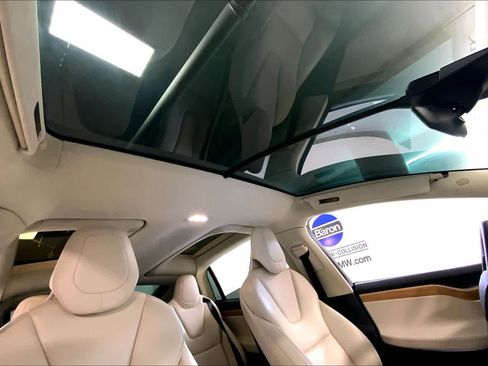 Used 2018 Tesla Model X 75D image 13