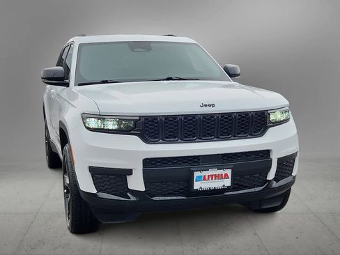 Used 2025 Jeep Grand Cherokee L Laredo image 4