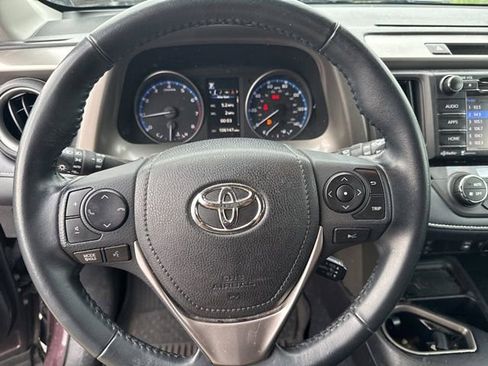 Used 2018 Toyota RAV4 XLE AWD/4WD image 12