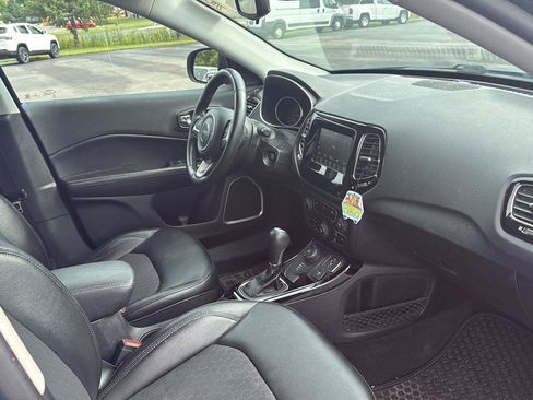 Used 2019 Jeep Compass Latitude AWD/4WD image 10