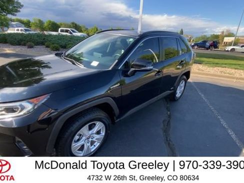 Used 2021 Toyota RAV4 XLE w/ Convenience Package AWD/4WD image 4
