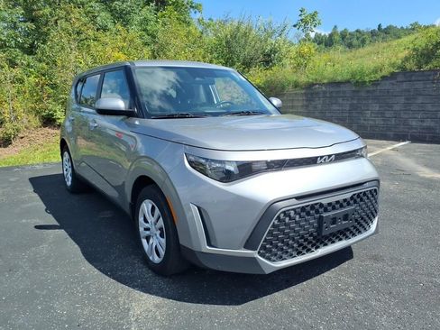 Certified 2023 Kia Soul LX FWD image 4