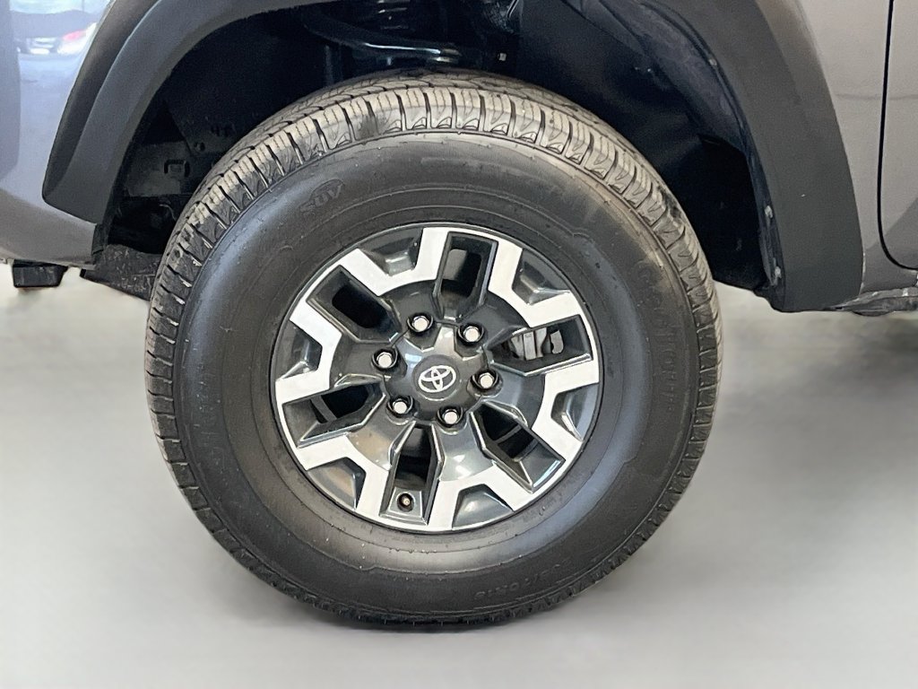 Used 2022 Toyota Tacoma TRD Off-Road AWD/4WD image 28