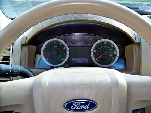 Used 2009 Ford Escape Limited image 22