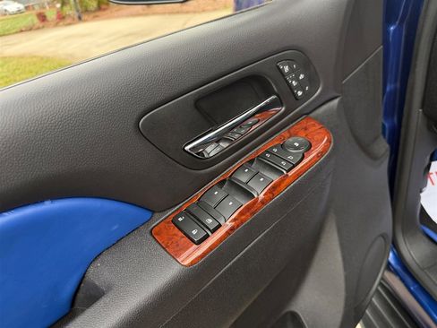 Used 2013 Chevrolet Avalanche LTZ image 38