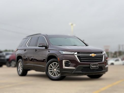 Used 2023 Chevrolet Traverse LT FWD image 2