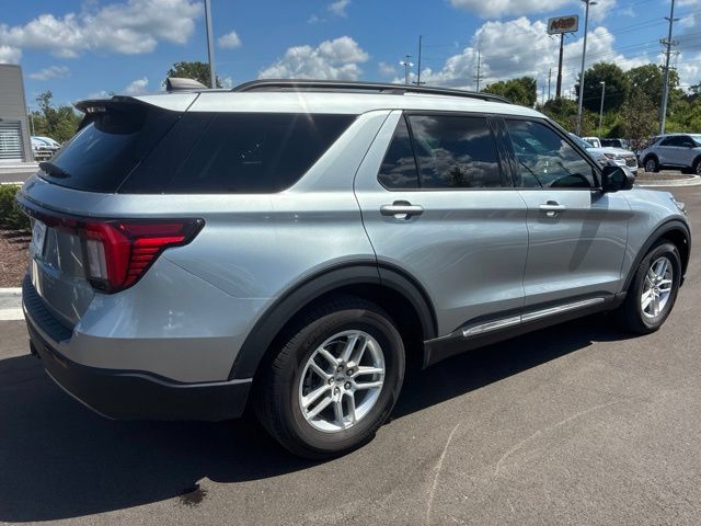 Used 2025 Ford Explorer Active w/ Active Comfort Package RWD image 9