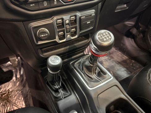 Used 2020 Jeep Wrangler Unlimited Sahara w/ Uconnect 4C Nav & Sound Group image 24