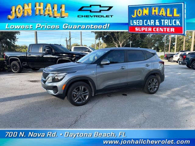 Used 2023 Kia Seltos LX AWD/4WD image 3