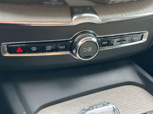 Certified 2022 Volvo XC60 B5 Inscription w/ Advanced Package image 24