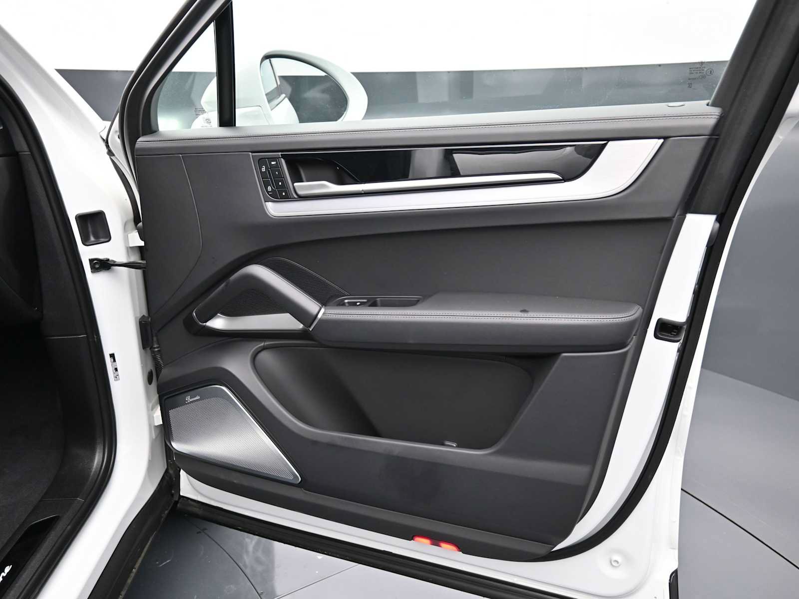 New 2025 Porsche Cayenne E-Hybrid Coupe AWD/4WD image 27