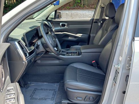 Used 2025 Kia Sorento S w/ Panoramic Sunroof Package FWD image 16