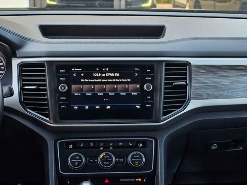 Used 2020 Volkswagen Atlas Cross Sport SE image 22