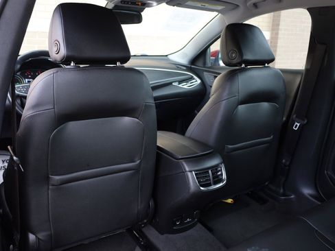 Used 2018 Chevrolet Malibu Hybrid w/ Leather Package FWD image 17