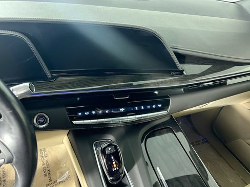 Used 2024 Cadillac Escalade Premium Luxury RWD image 25