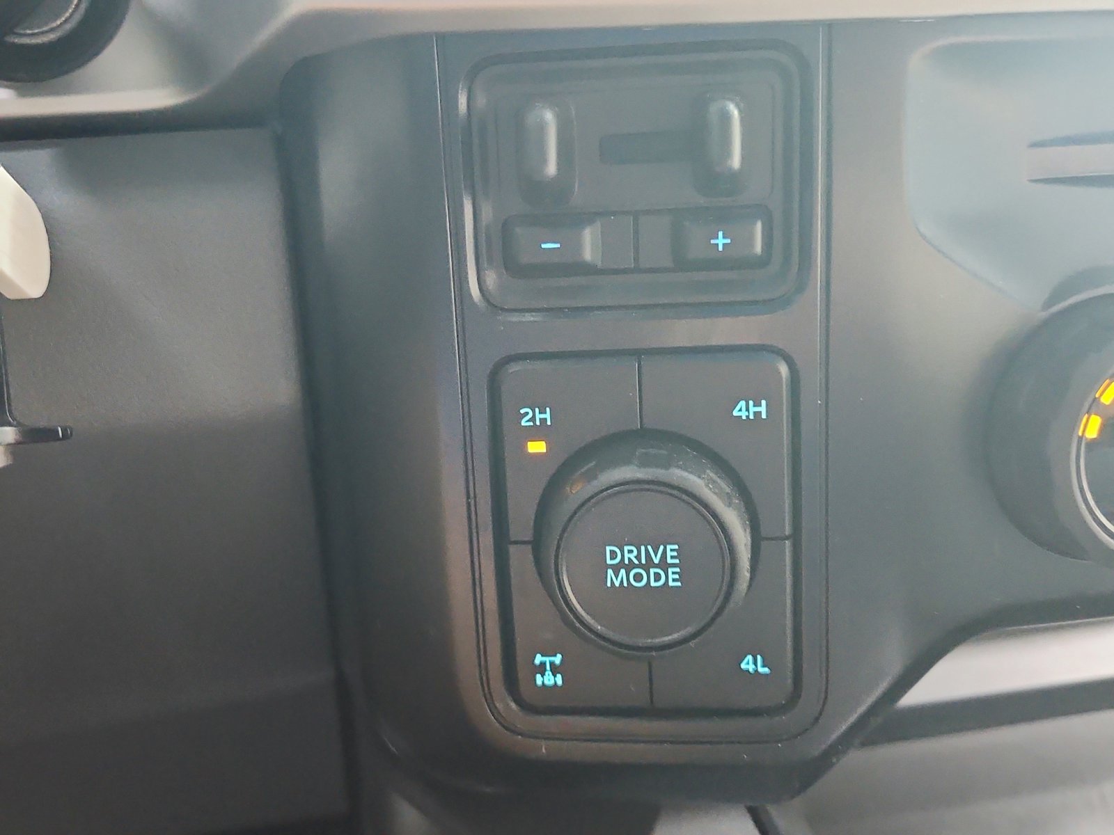 Used 2025 Ford F250 XLT w/ FX4 Off-Road Package AWD/4WD image 18
